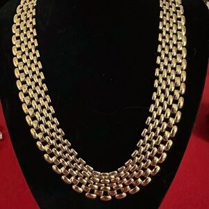 Gold Wide-Link Collar Necklace with Mesh Pattern